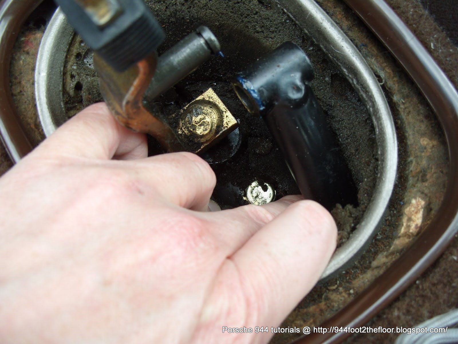 944 Foot To The Floor How to remove and replace a worn gear shifter